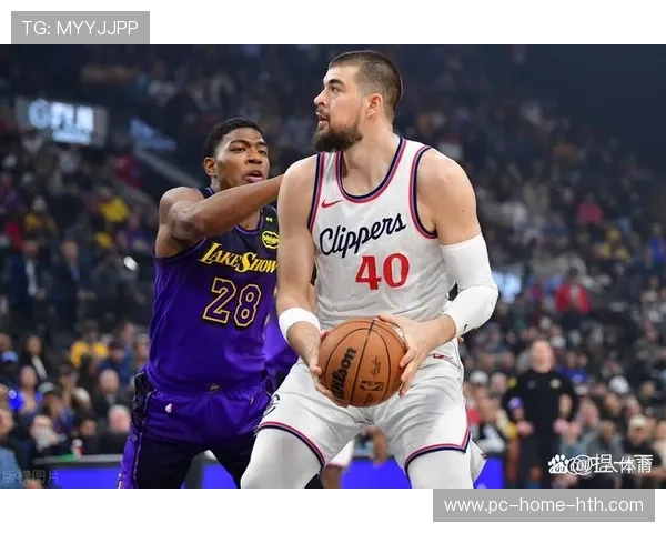 祖巴茨19篮板压制禁区，湖人冲板吃亏，祖巴茨伤势