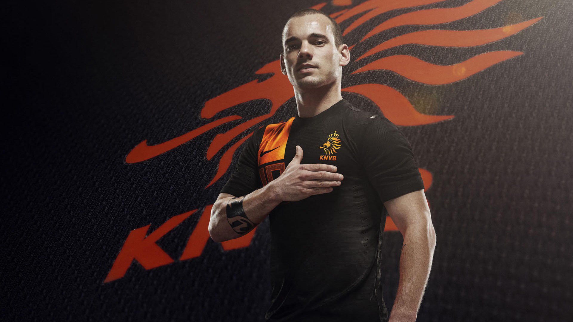 全国公路自行车锦标赛山地赛段 大组冲刺上演低位超车